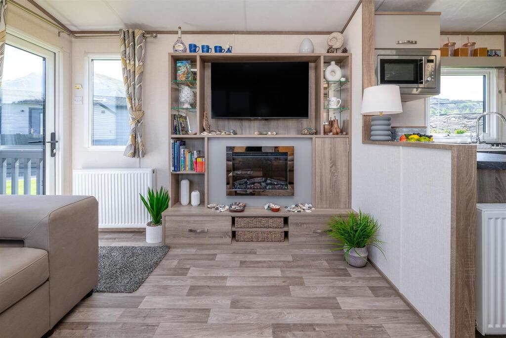 Y04-ABERAFON-PARK-LOUNGE-06.jpg