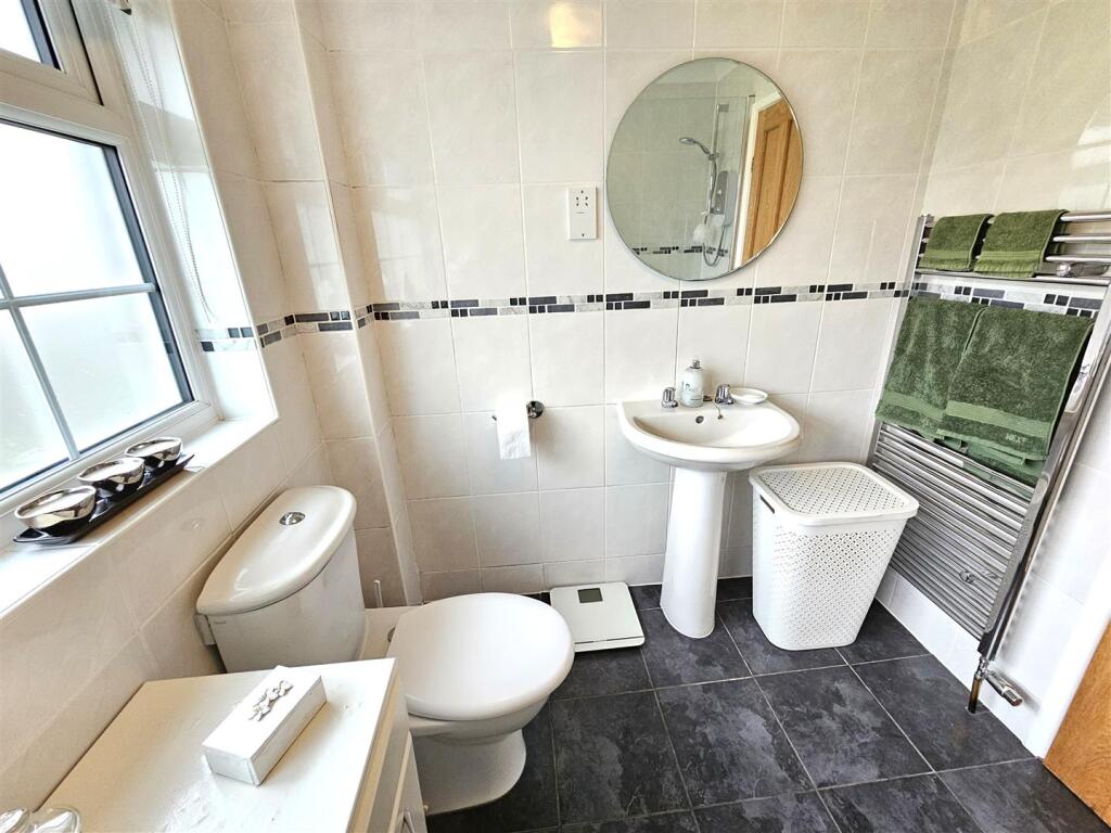 Shower Room 1.jpg