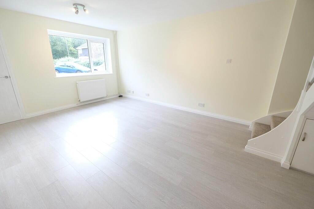 SITTING/DINING ROOM