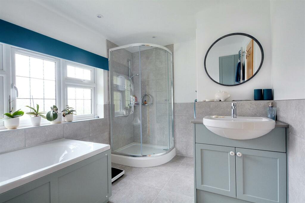 Bathroom (2).jpeg
