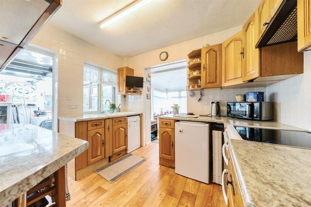 Kitchen: