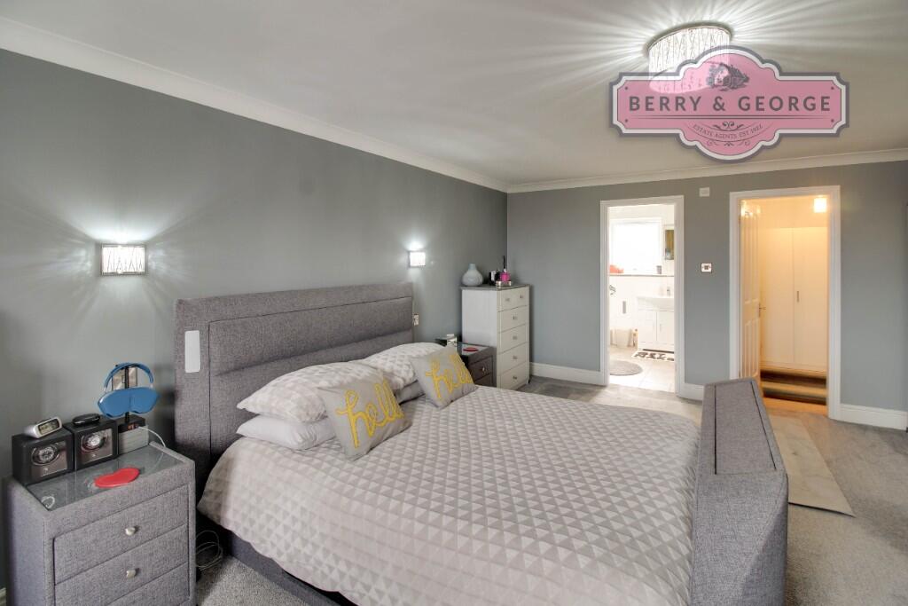 MAIN BEDROOM