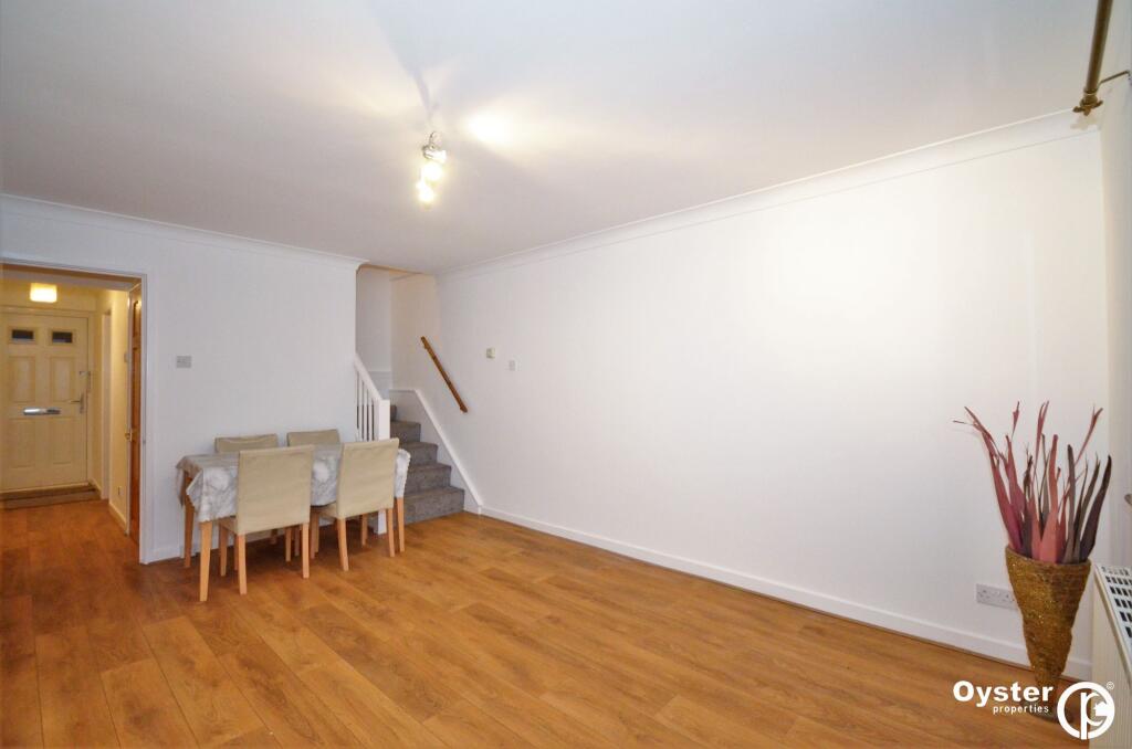 Warwick Close, Barnet, EN4