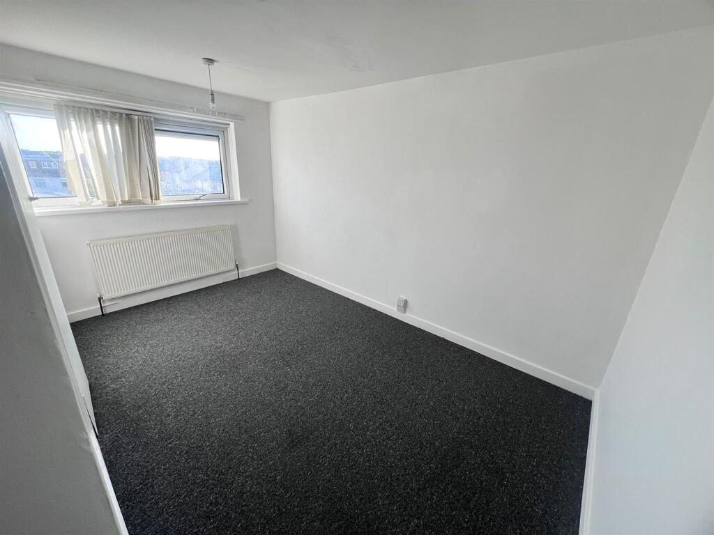 Bed1.jpg
