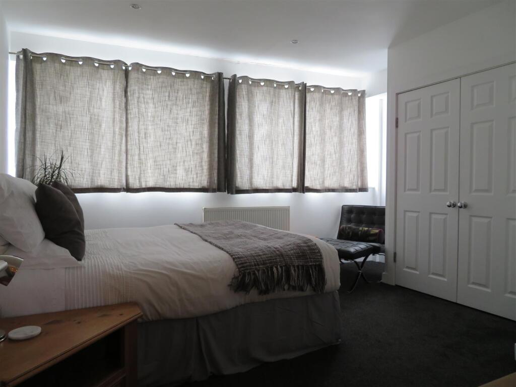 247 Milton Bed2c.JPG
