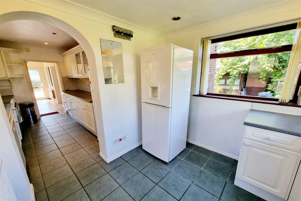 EXTENDED KITCHEN AREA OVERLOOKING GARDEN &amp; PATIO: