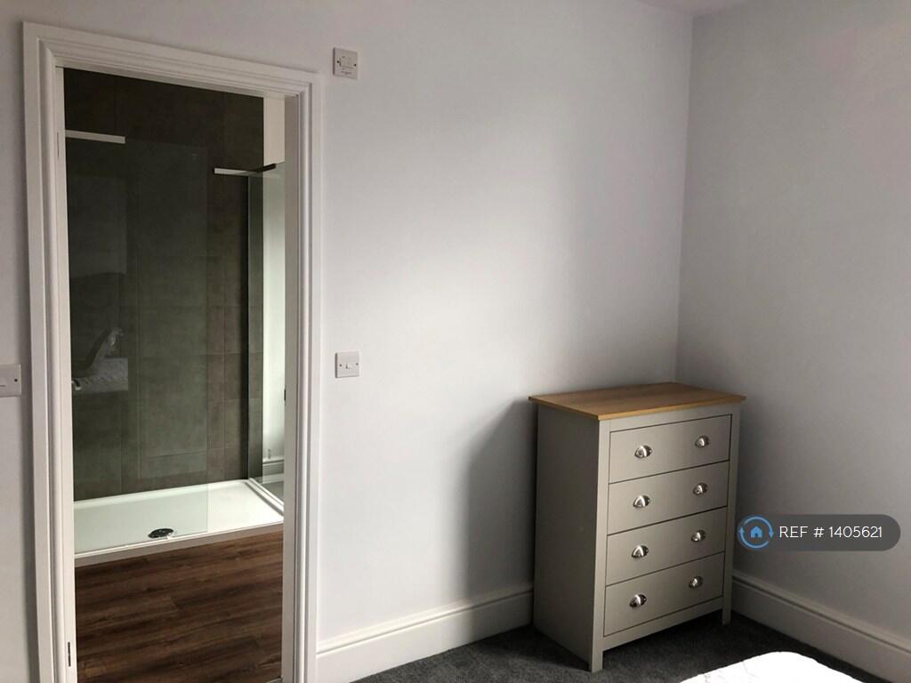 1st Floor Large Double Bedroom