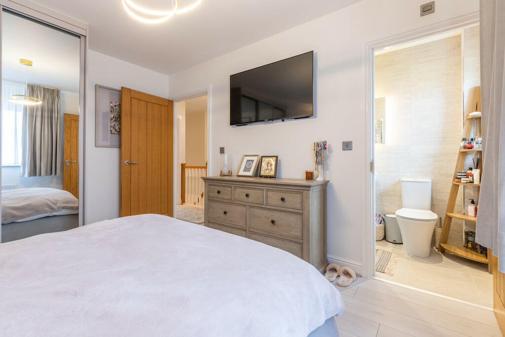 Bedroom 2 with En...