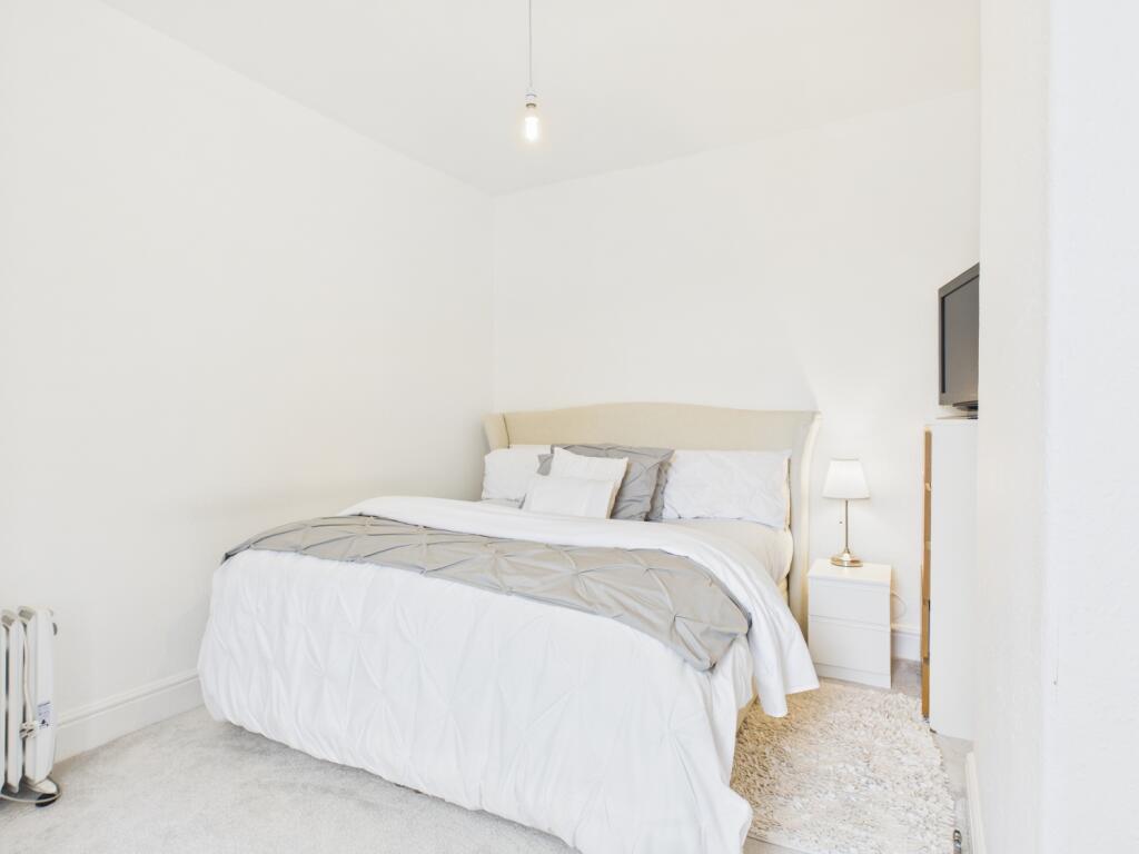 CAM03729G0-PR0166-STILL022