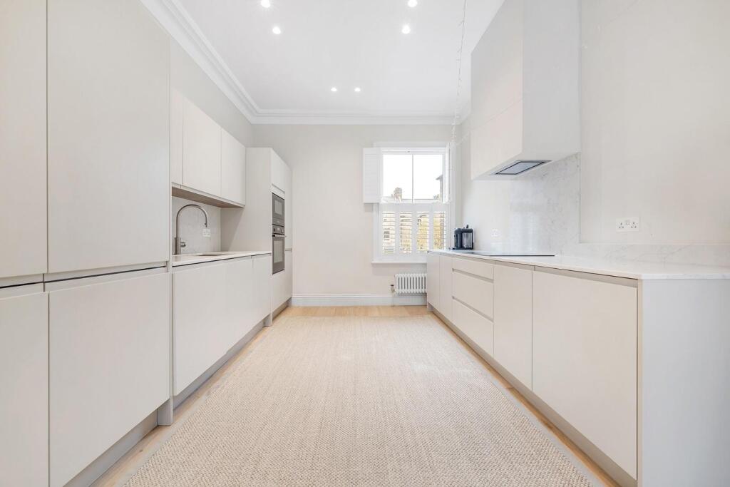 Kitchen (1).JPG