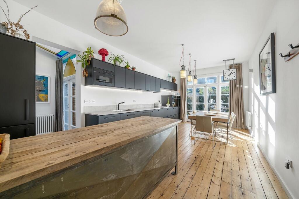 Kitchen (1).jpg