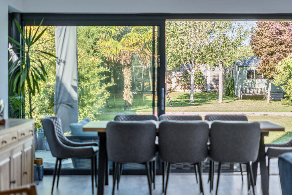 1346410-13-68bae8...