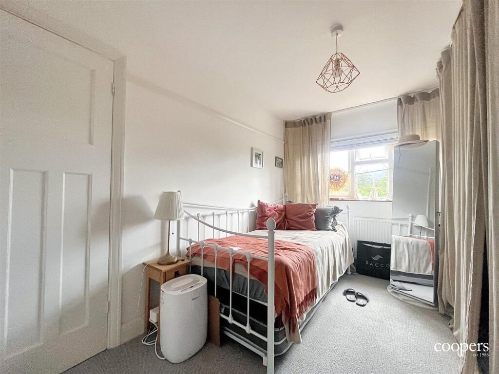 Bedroom 2 (3).jpg