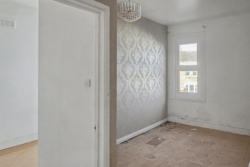 Flat 3, 59 Strathblaine Road, Battersea, London, SW11 1RG