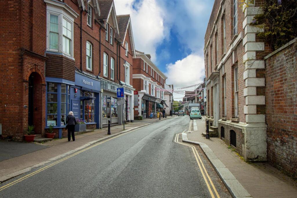 Hustpierpoint High St1.jpg