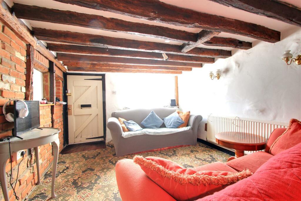Living Room.jpg