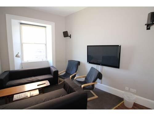 Lounge/ TV area
