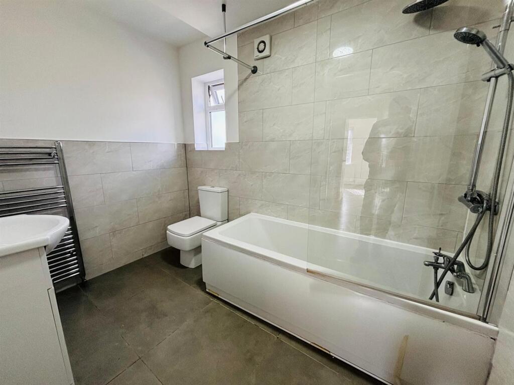 Family Bathroom / WC: