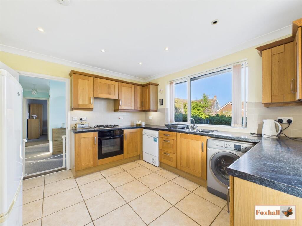 Kitchen / Breakfast Area