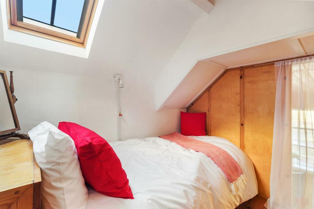Single (Dorm) Bedroom