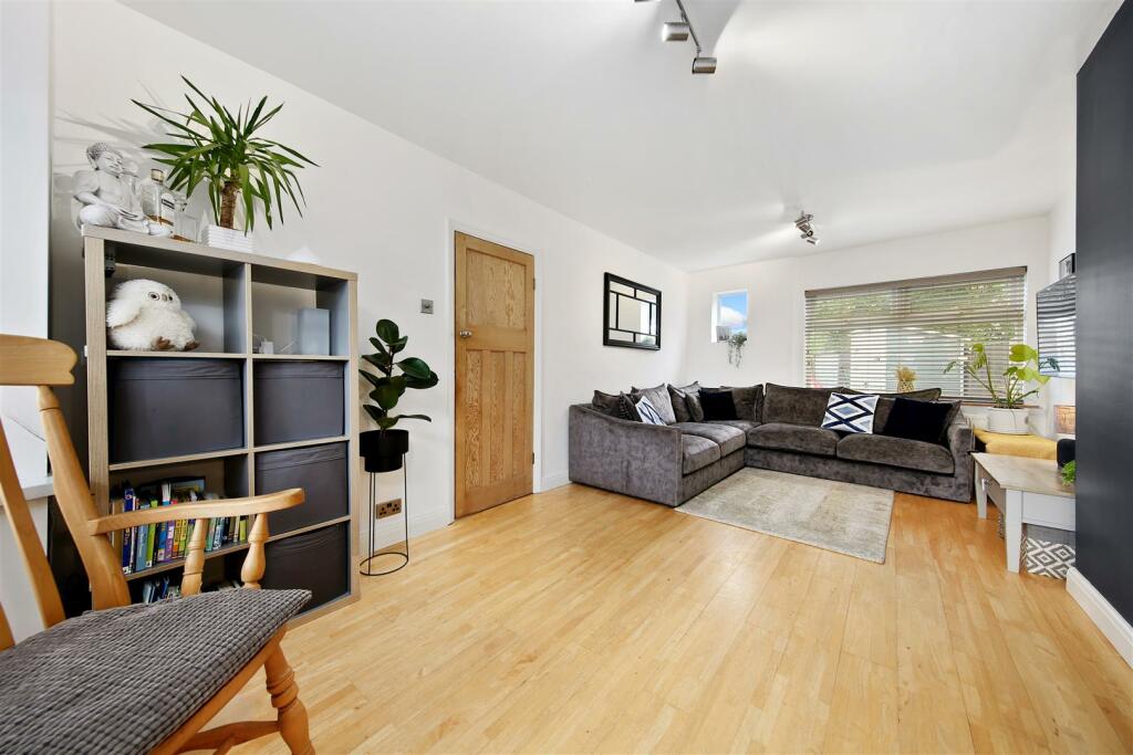 Living Room3.jpg