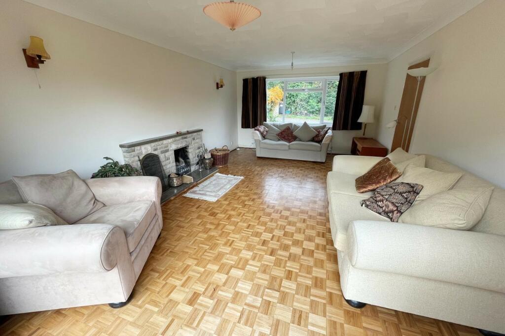 4- Sitting Room