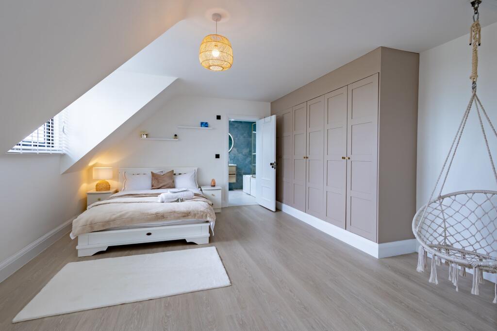 Bedrooms &amp; Bathrooms