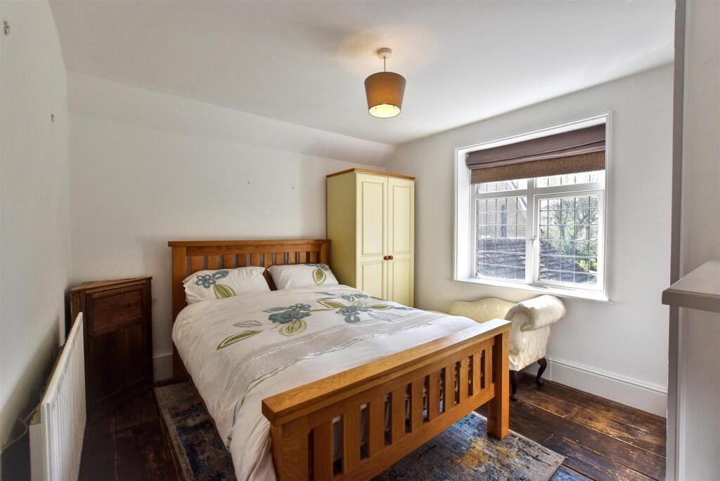 Bedroom..JPG