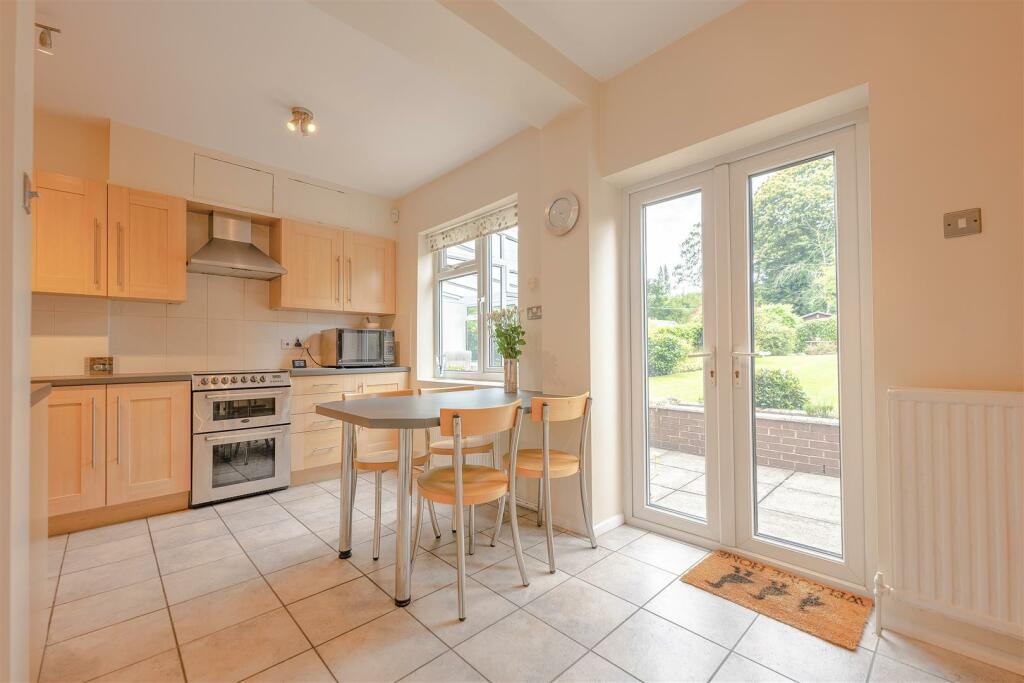 30 Longdale Lane-10.jpg