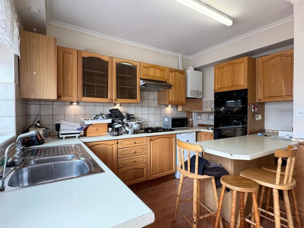 Kitchen 1.jpg