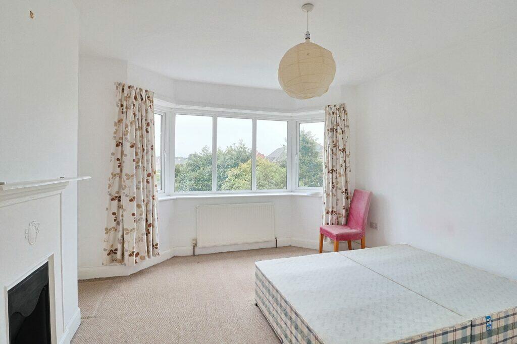Colebrook Avenue - Spacious Bedroom 2