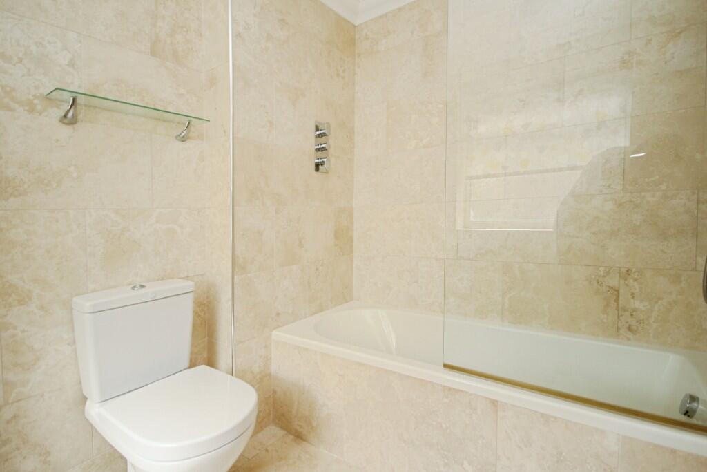 EN SUITE