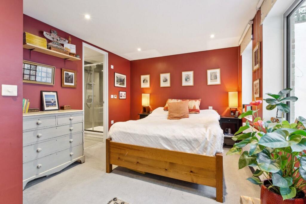 Bedroom (2).jpg