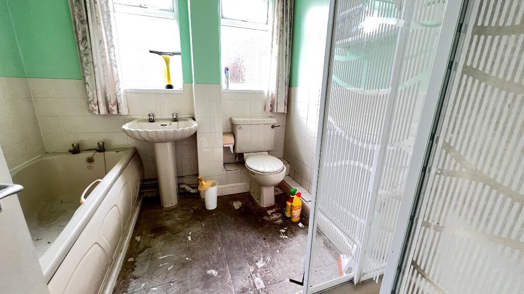 Bathroom/Shower/w.c.