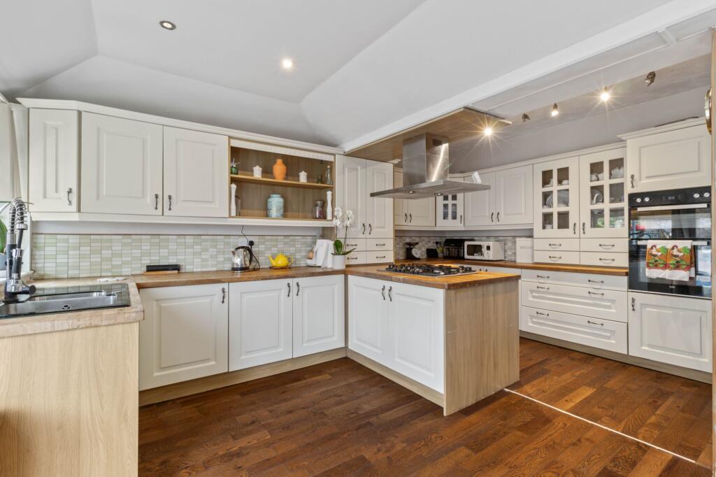 Kitchen / Breakfast Room