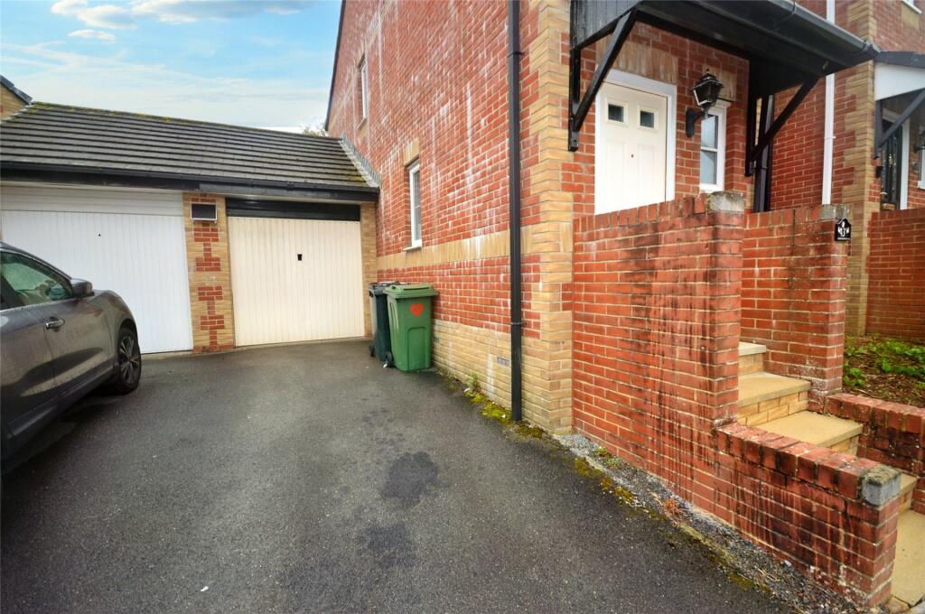 Garage / Driveway