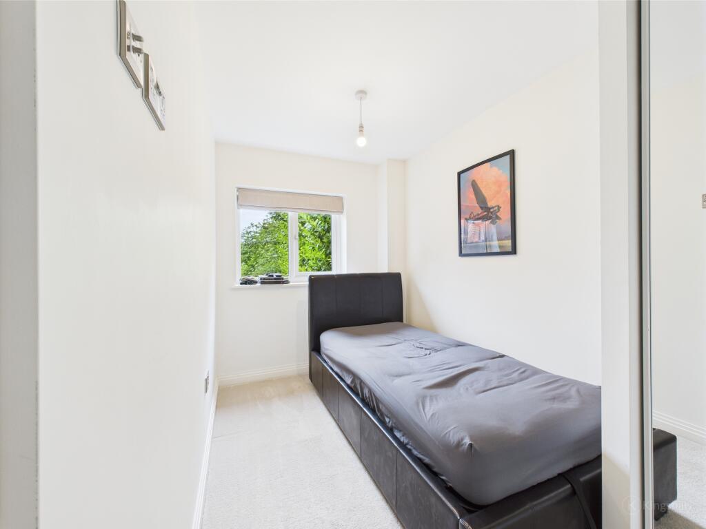 CAM02119G0-PR0400-STILL004