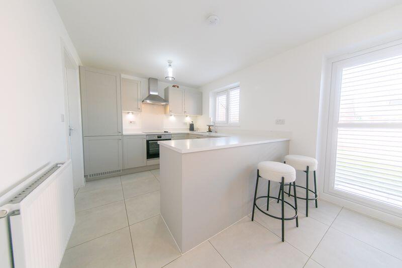 Kitchen &amp; dining room