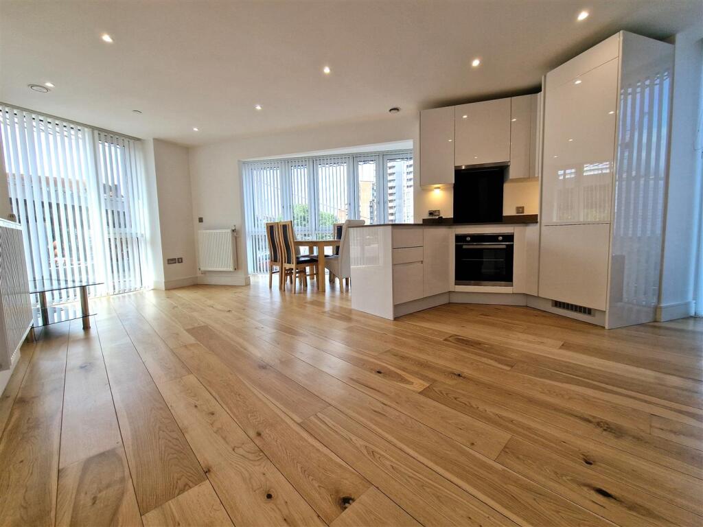 Living room 2.jpg