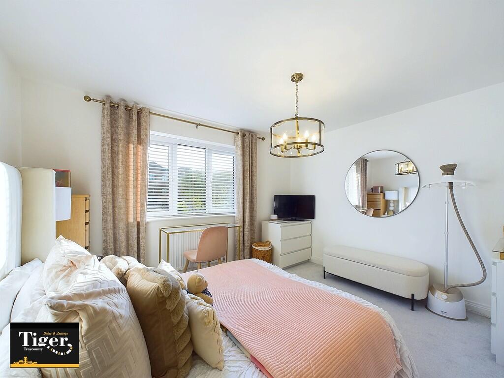 CAM02176G0-PR0452...