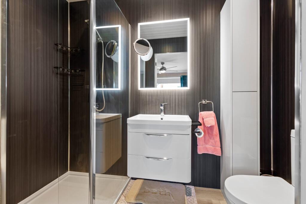 En-suite Bathroom