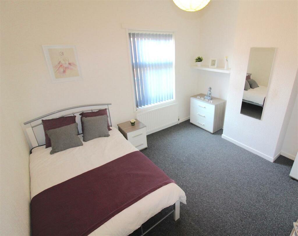 Swan Lane, Stoke - First Floor Front Bedroom