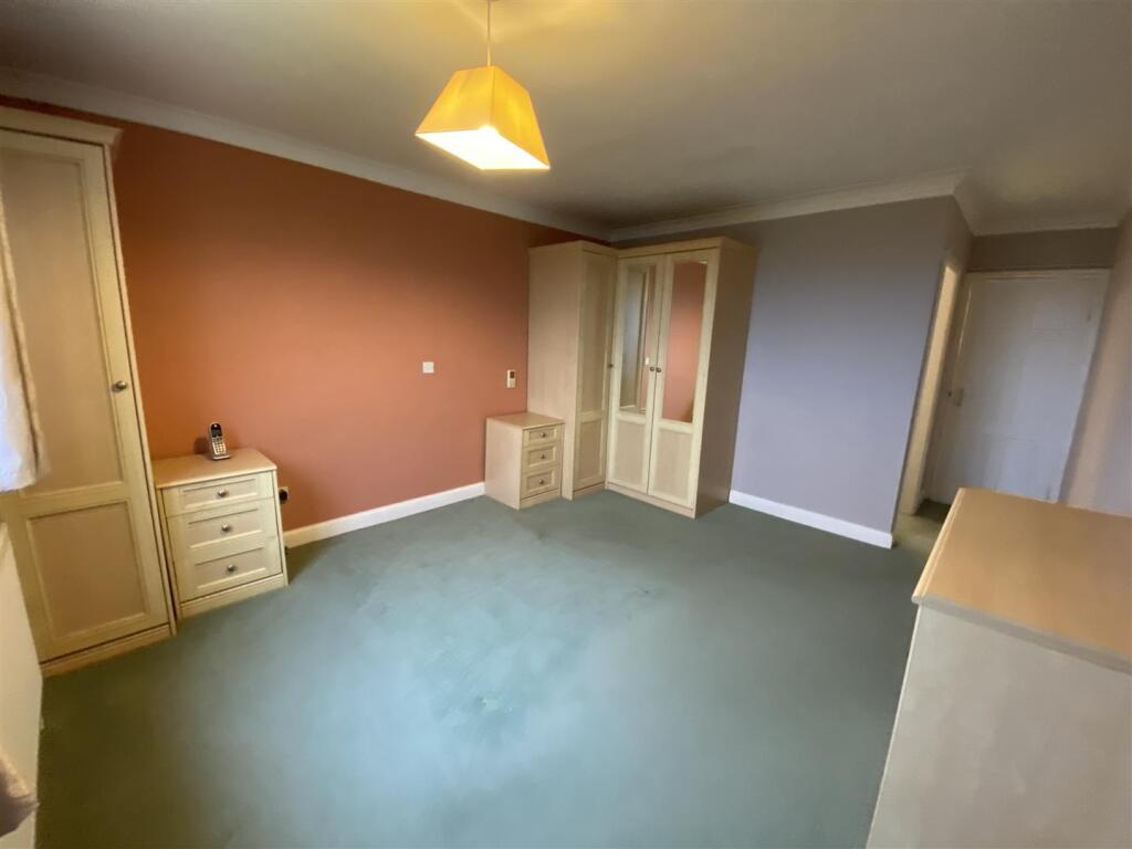 Master bedroom rear:
