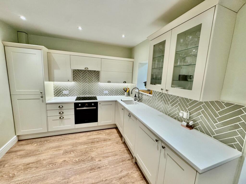 Fully Fitted Kitchen