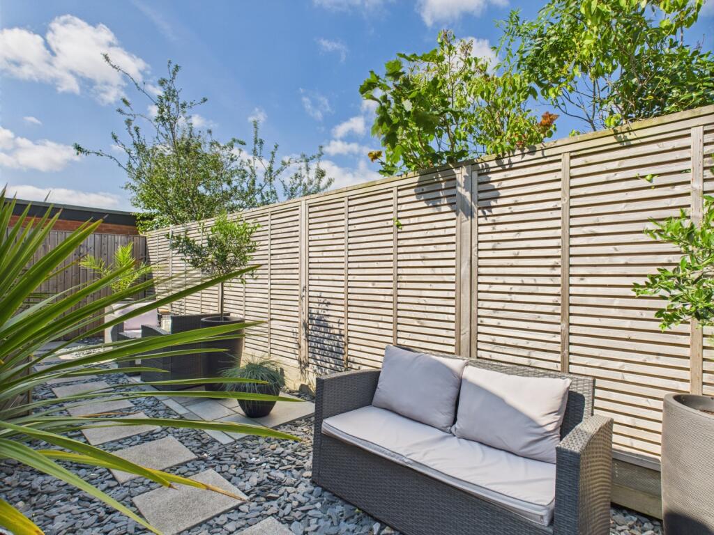 CAM03729G0-PR0062-STILL026