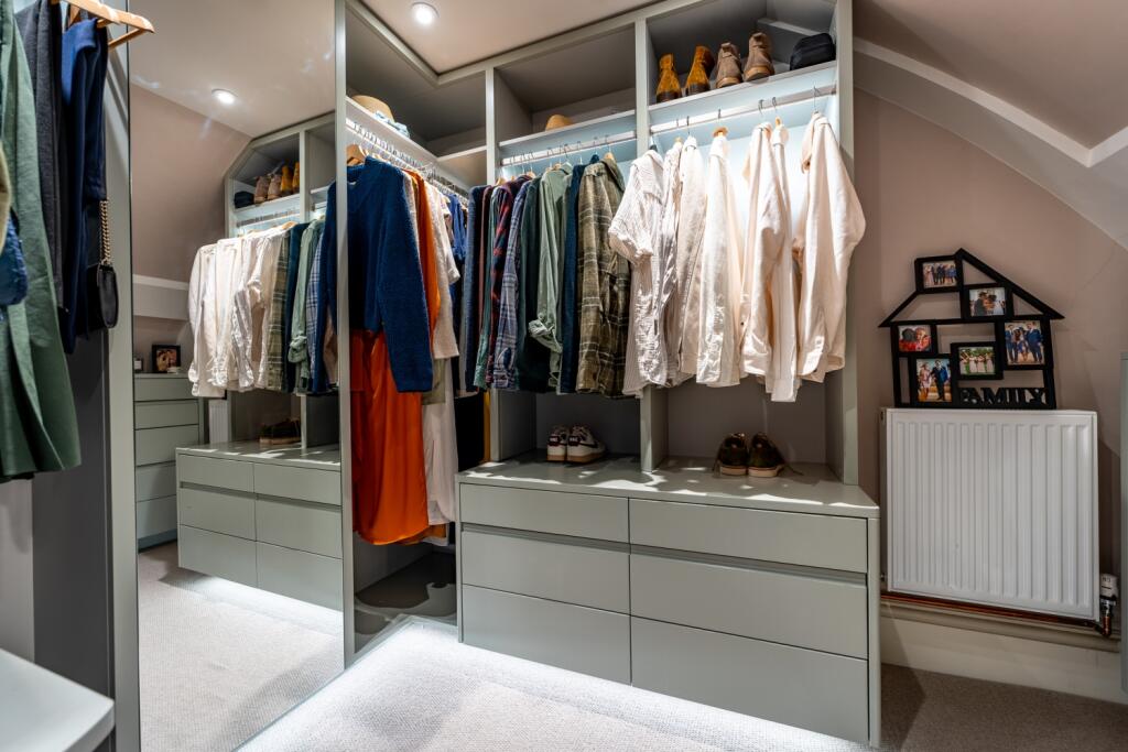 Walk-in wardrobe