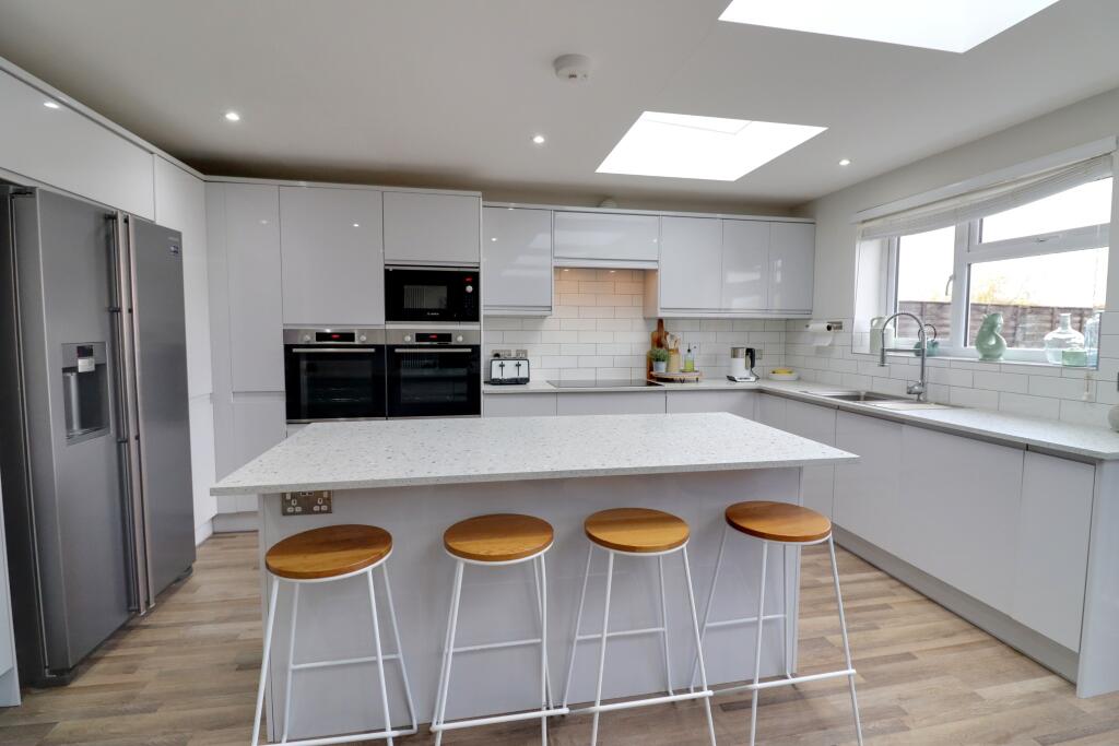 LIVING/KITCHEN/DINING AREA