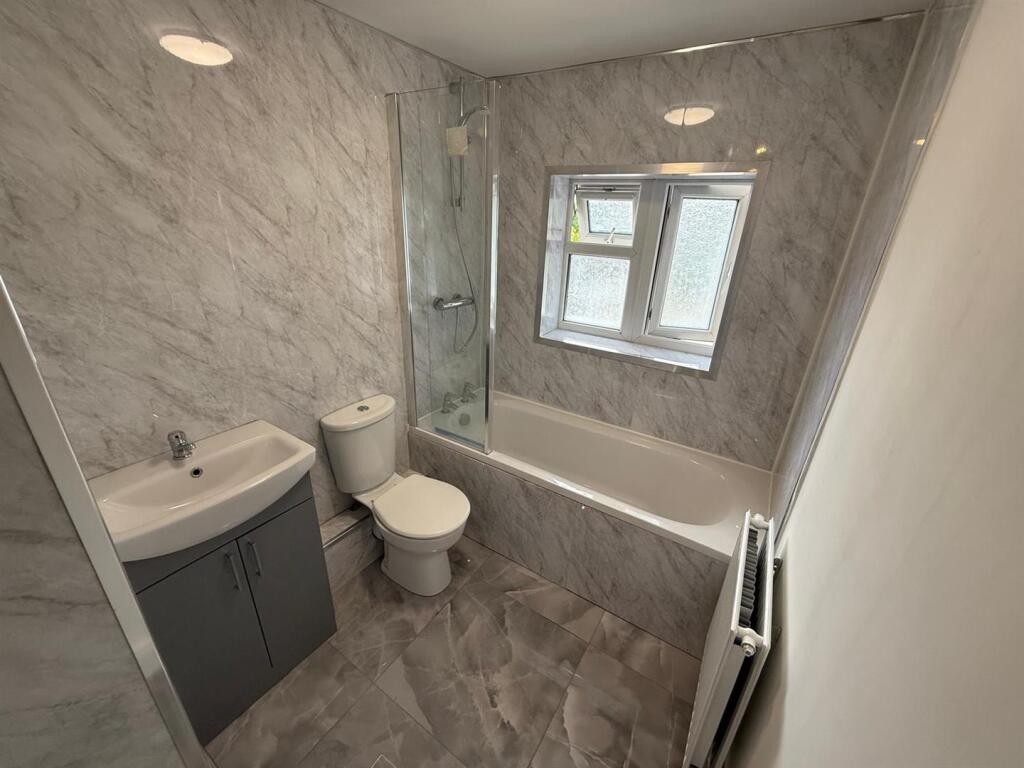 bathroom leeming.jpeg