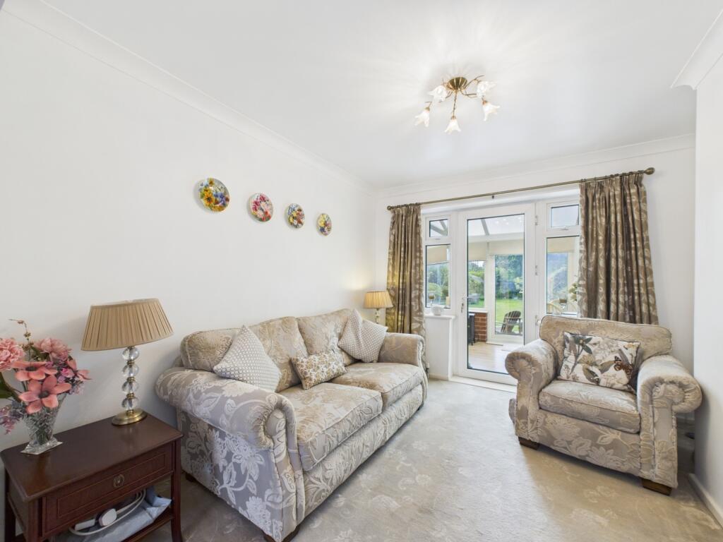 CAM02386G0-PR0145-STILL017