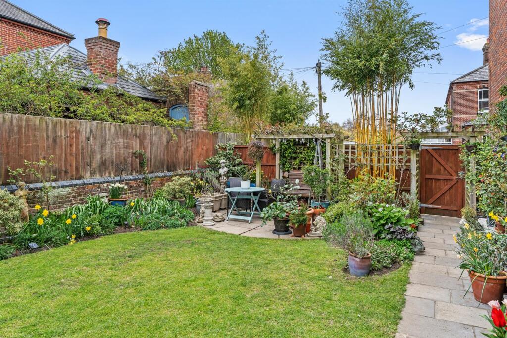 4 Bartholomews Close - 005.JPG